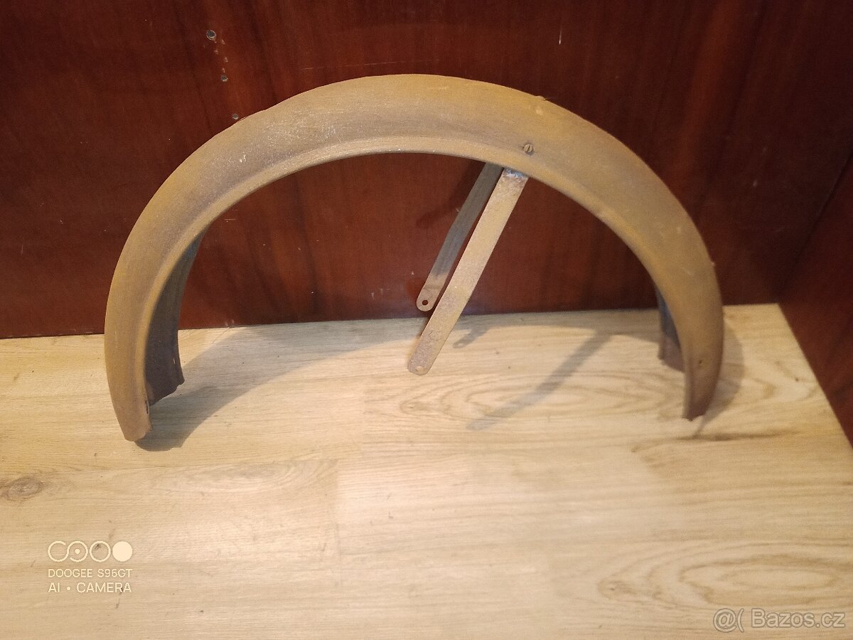 Zadní blatník Jawa 550