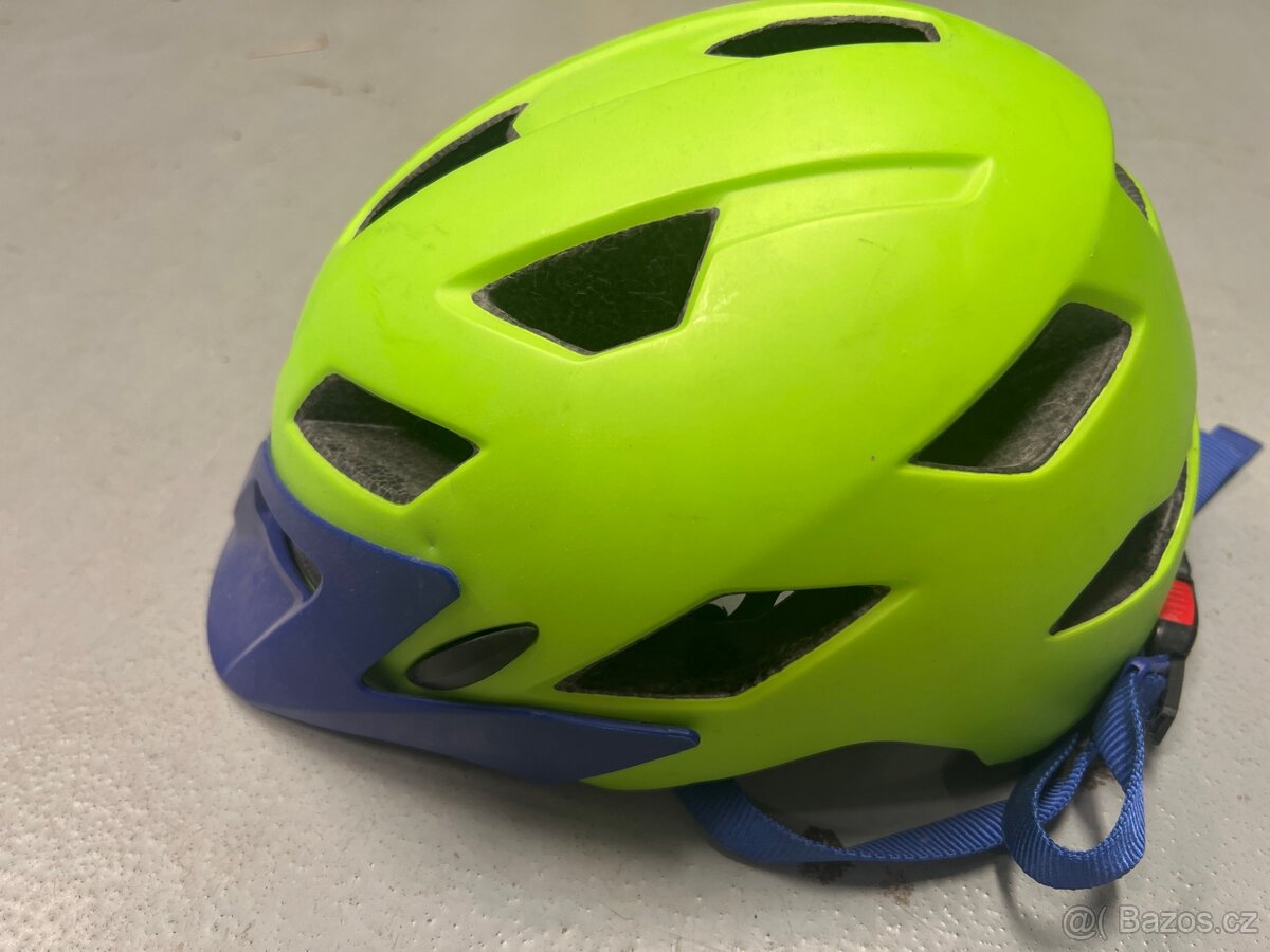 Chlapecká cyklo přilba
