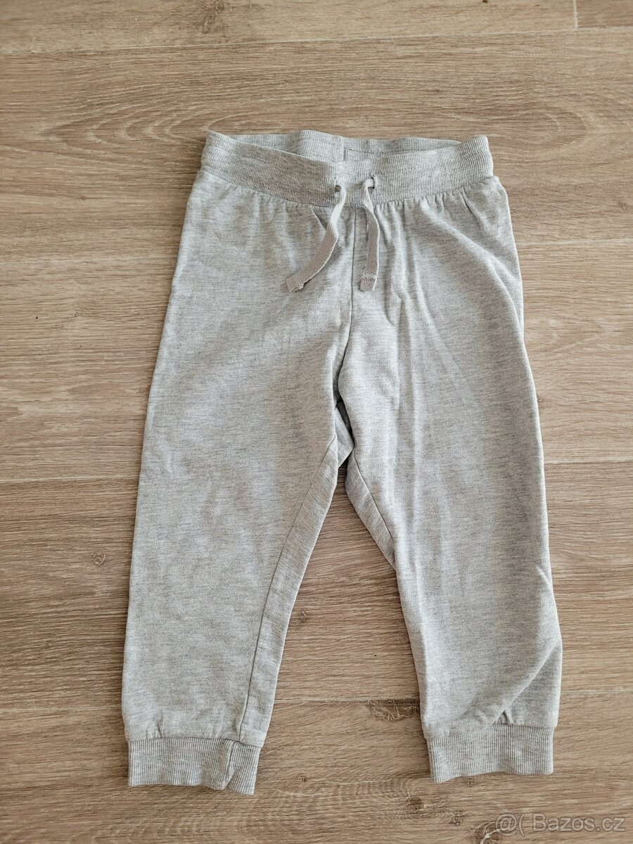 Pěkné tepláky vel.92 Zn.H@M