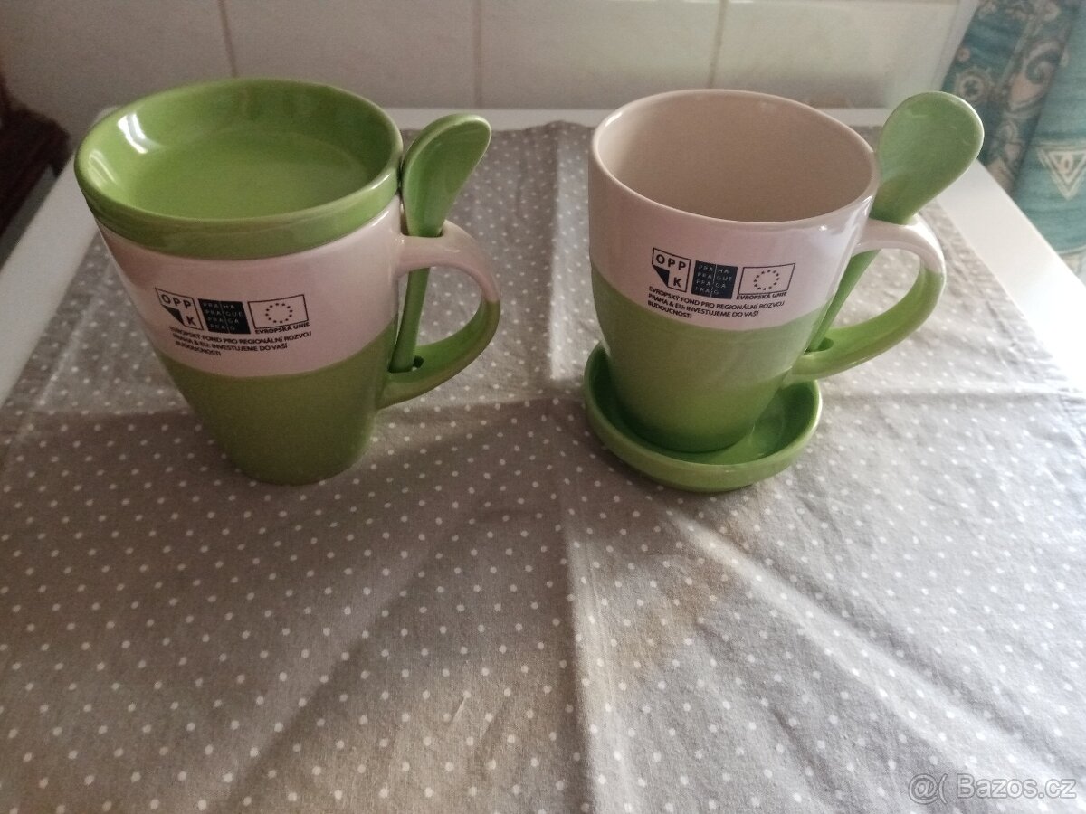 2x hrneček s talířkem a lžičkou