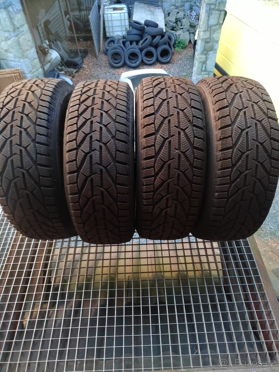 Prodám zánovní zimní pneu 205/55/17 Kormoran Snow 95V