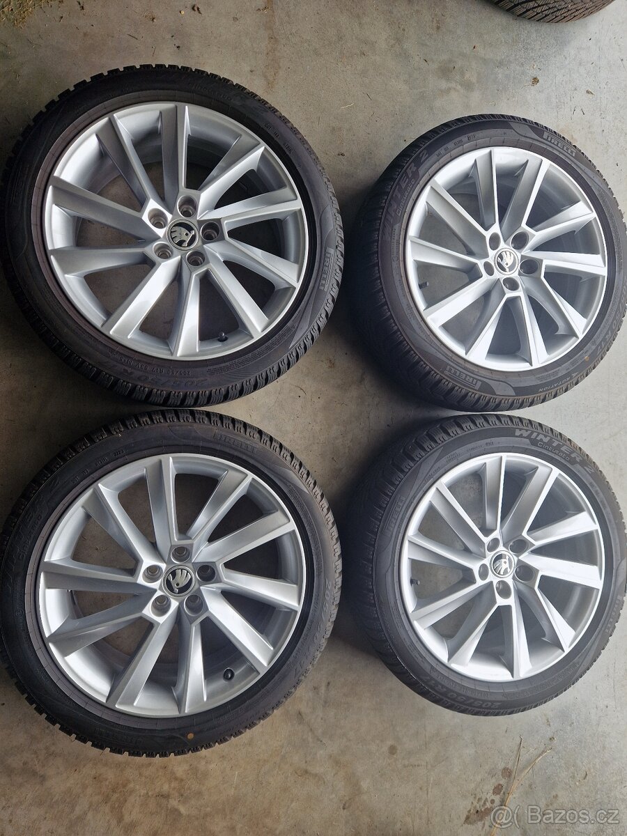 Zimní sada alu Škoda Kamiq / Scala 205/50 R17 Pirelli