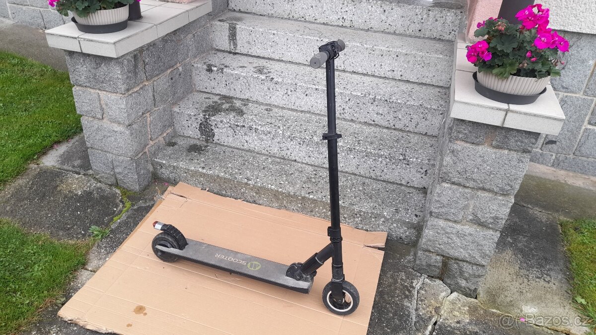 Elektrokoloběžka Scooter