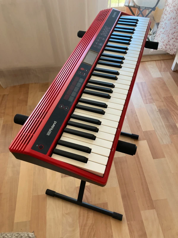 Klávesy Roland GO:keys + Soundking skládací klávesový stojan