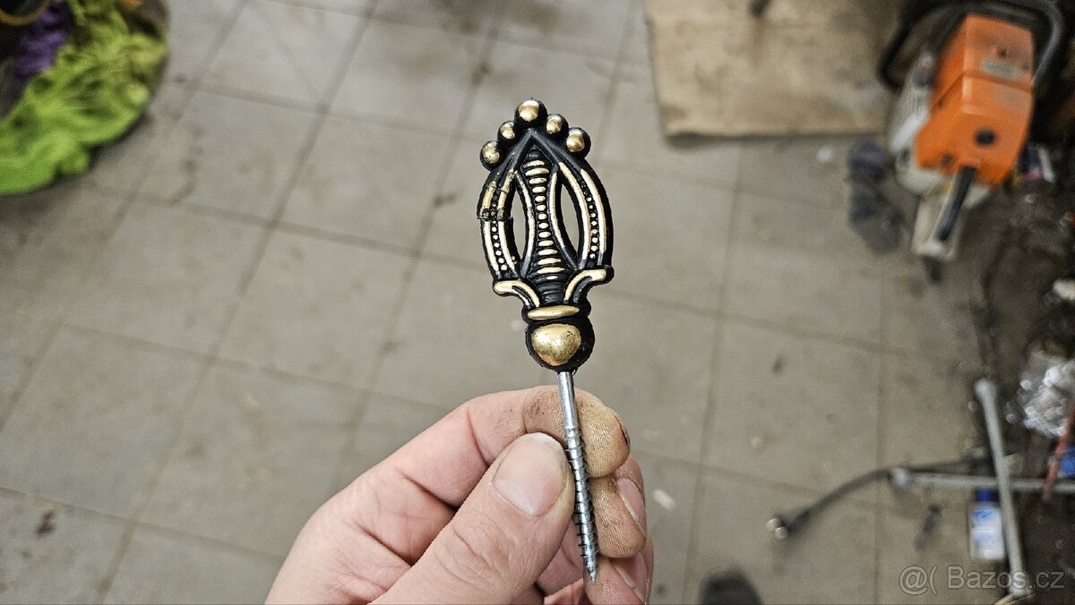 Izolátor elektrického ohradníku