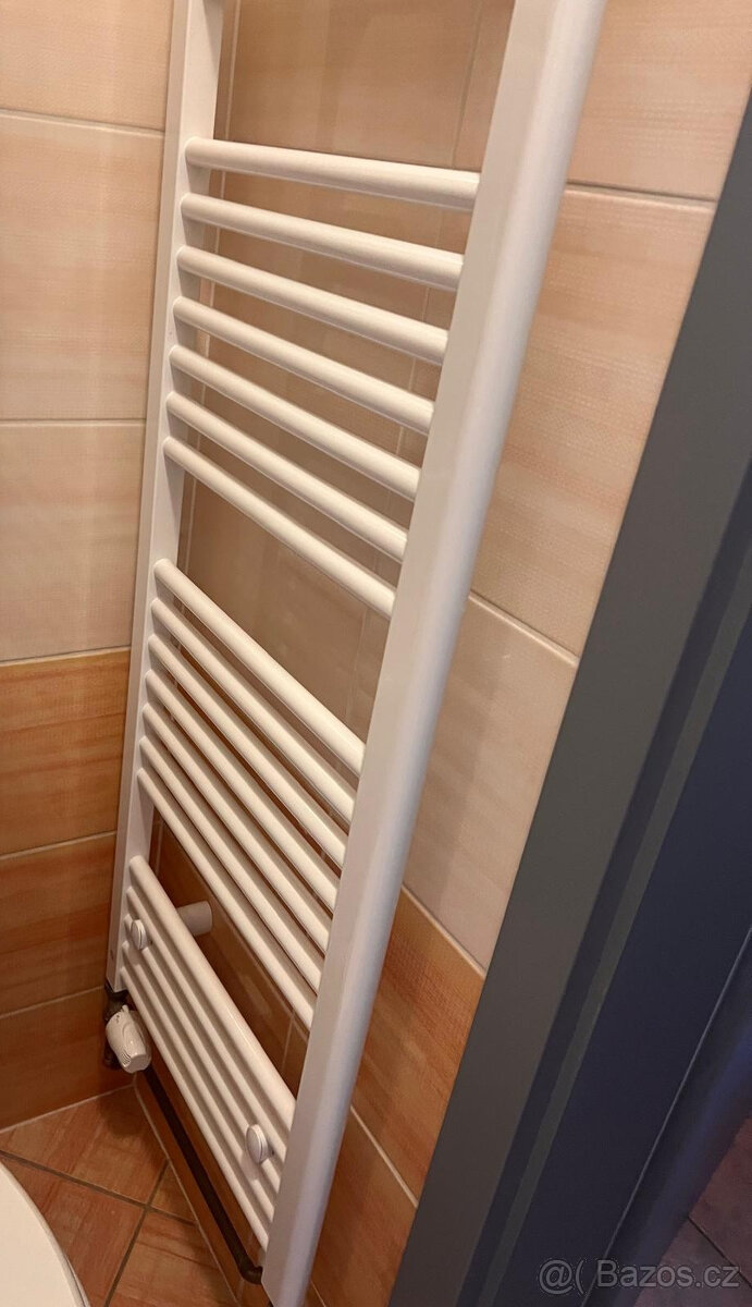 Topný žebřík,sprchový kout