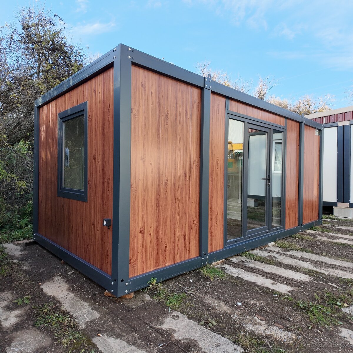 Obytný kontejner o rozměru 3x6m s francouz. dveřmi