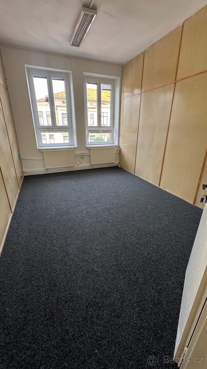 Pronájem kanceláře 20 m2 v centru Pardubic - Jana Palacha