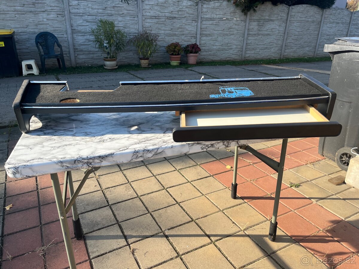 Odkládací stolek MAN TGX