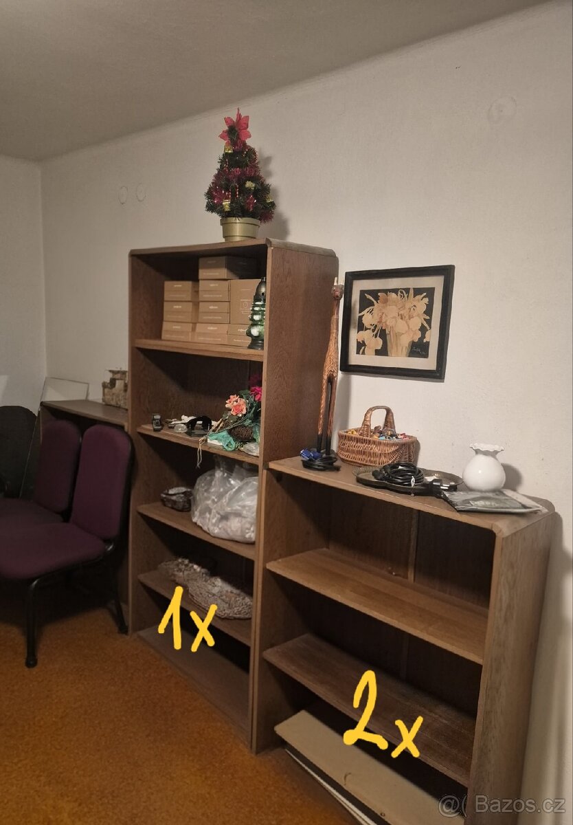 Policové skříně – 2× menší, 1× velká