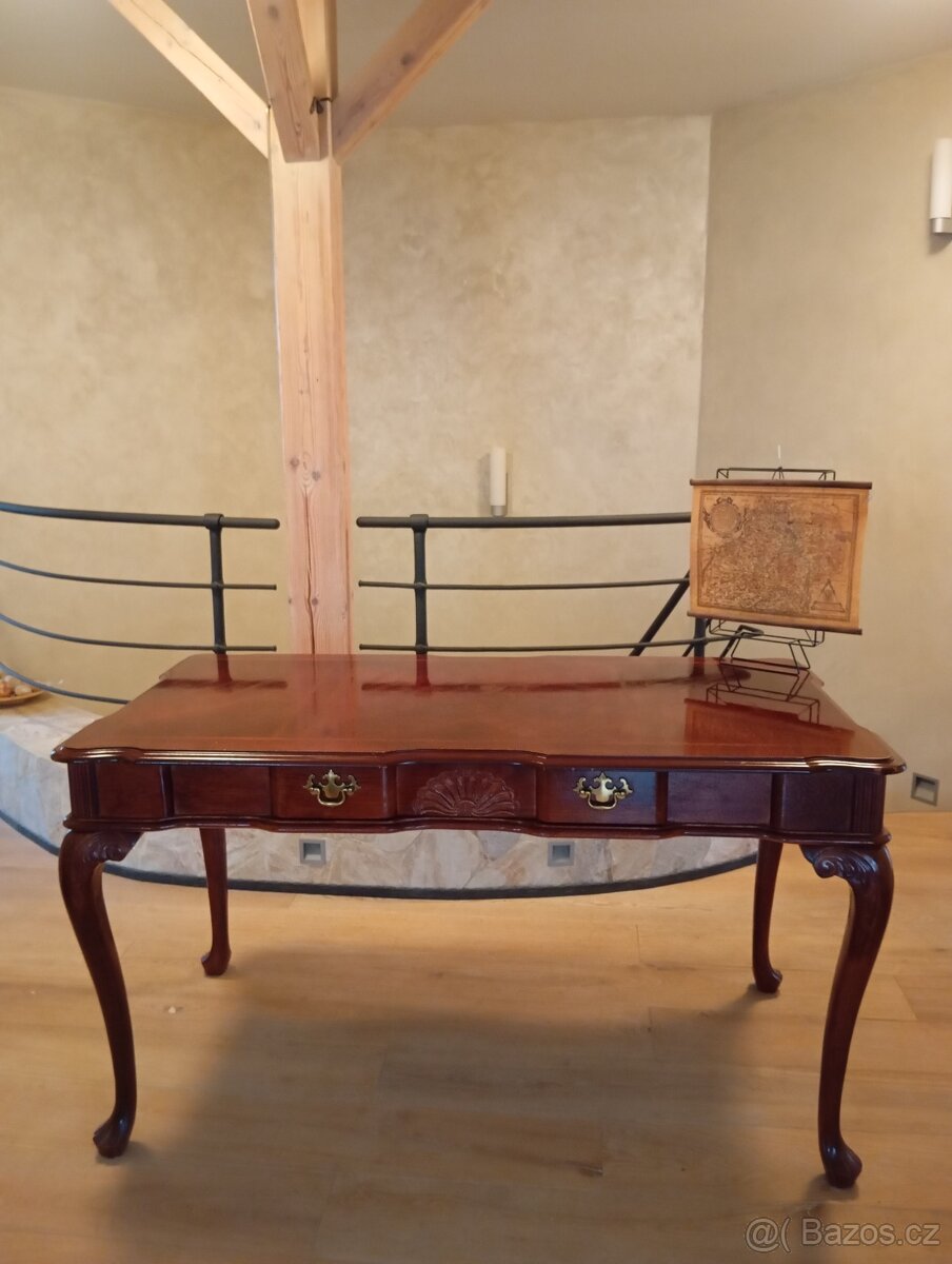 Starožitný psací stůl chippendale