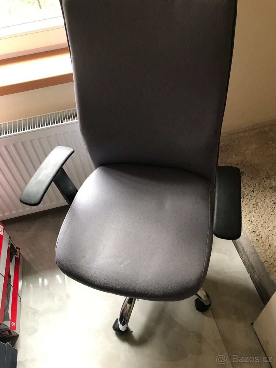 Kancelářské křeslo