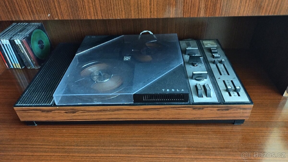 Magnetofon Tesla B90