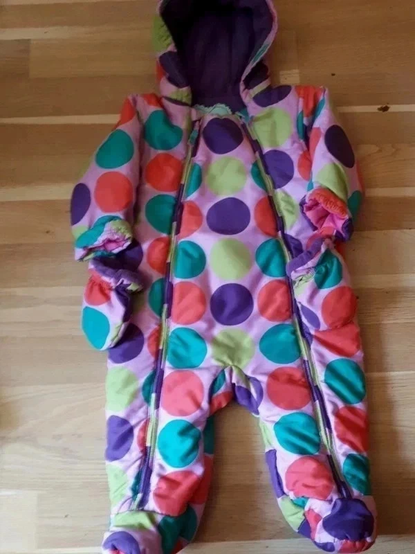 Puntikovaná zimní kombineza vel. 74