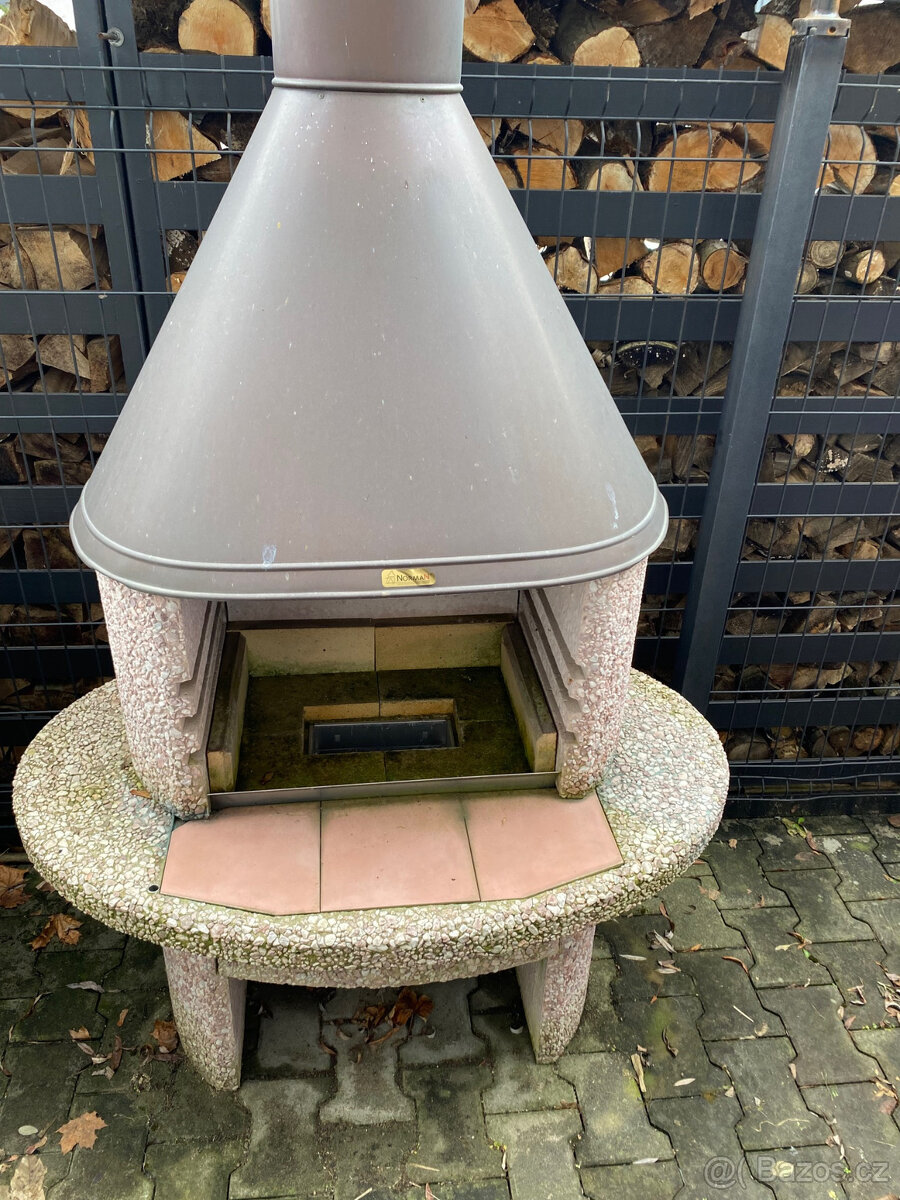 Zahradní betonový krb Norman Arcus