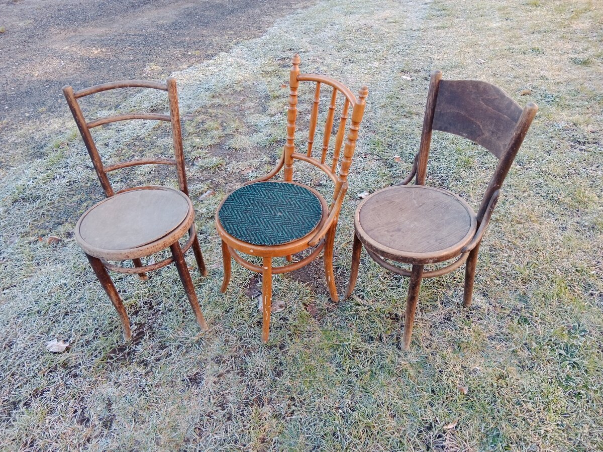 starožitné tři židle