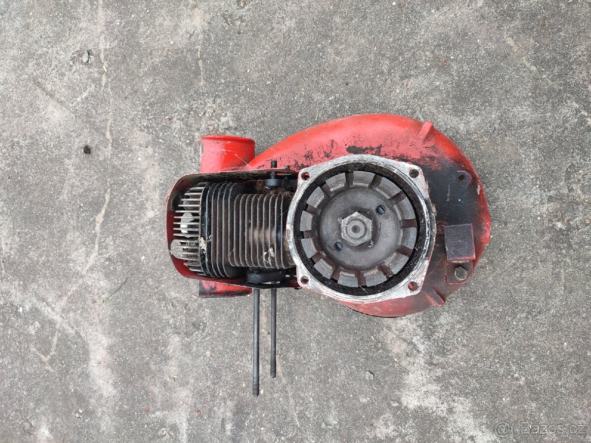 MF 70 motor, náhon kosy