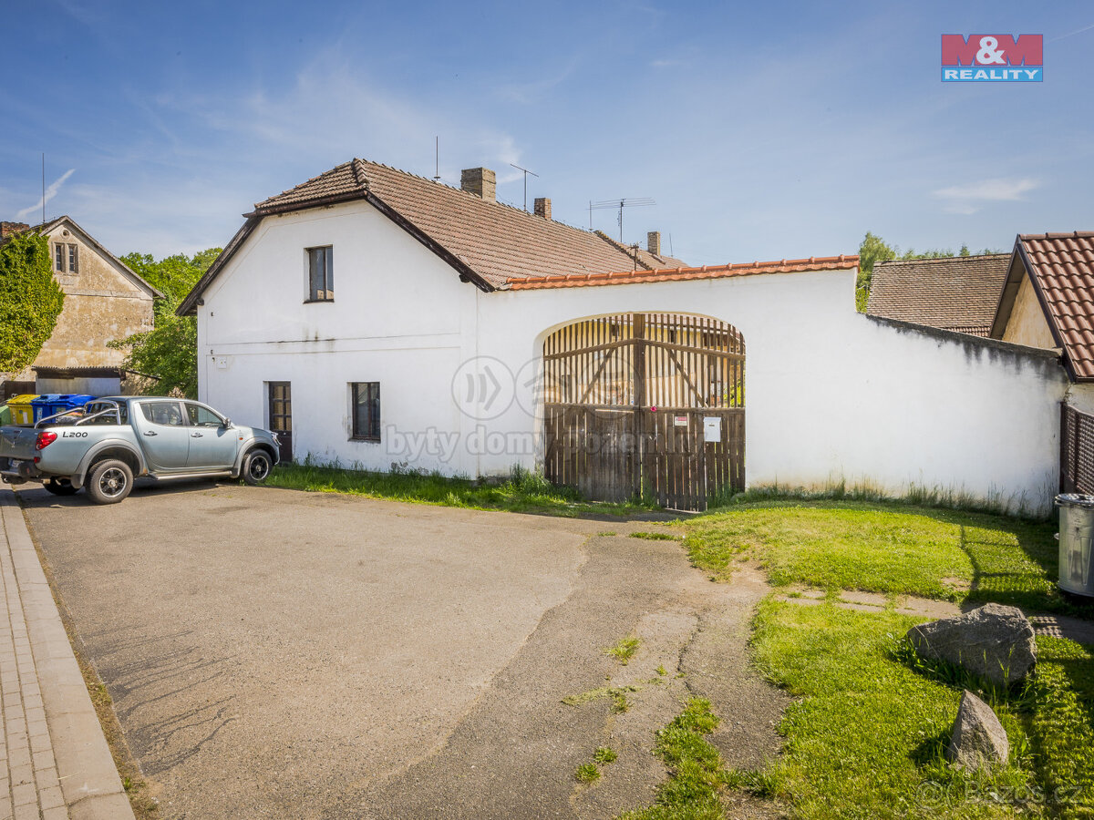 Prodej zemědělské usedlosti, 3980 m², Jesenice