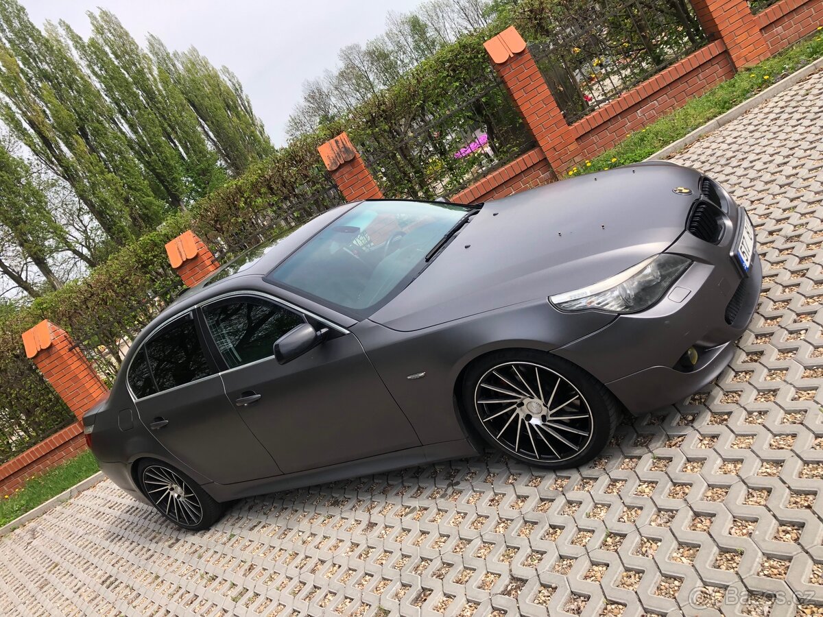 Bmw E60 V8 4.4i manuál