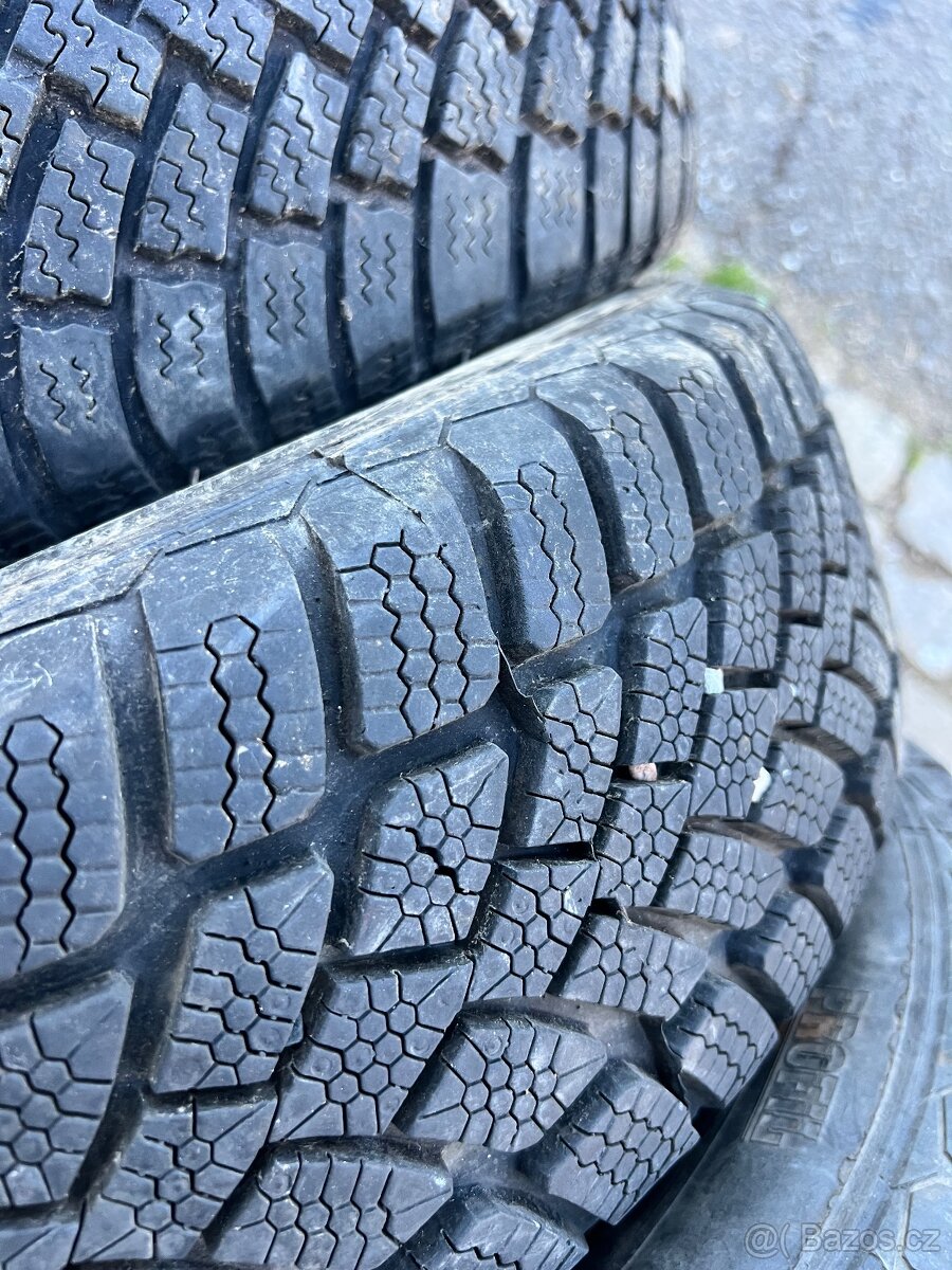 Zimní pneu 165/65 r14 nádherný vzorek