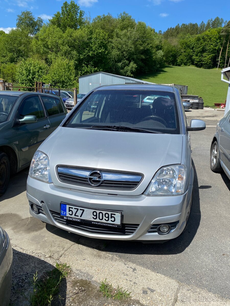 Na náhradní díly opravu