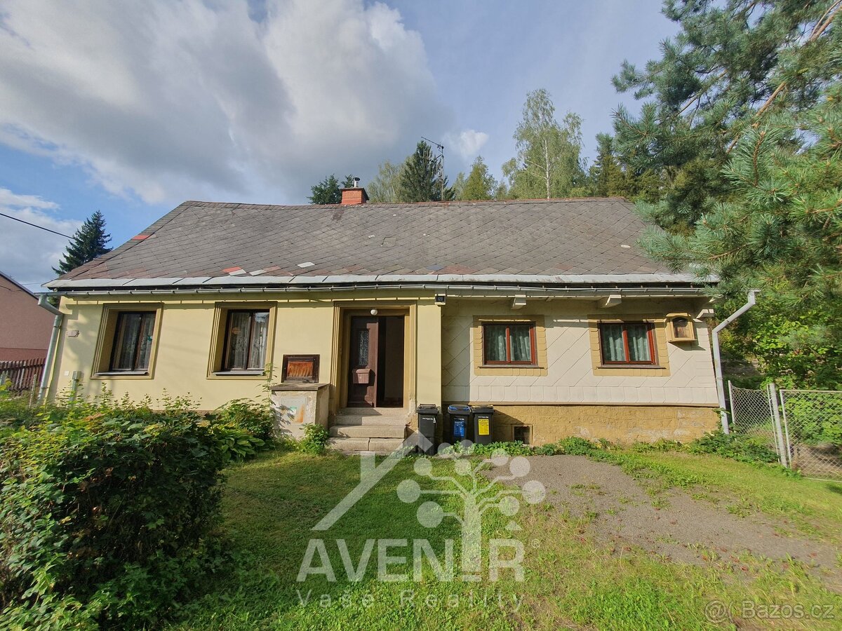 Prodej rodinného domu s pozemkem 8 580 m2 v Lučanech n. Niso