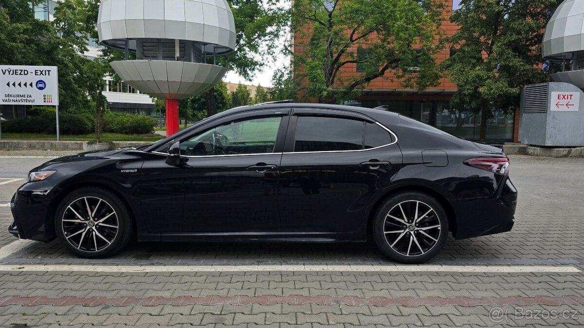 Toyota Camry 2.5 Hybrid, R.v. 2021