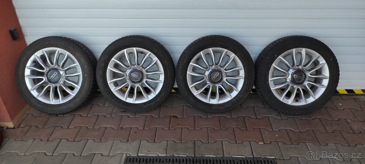 FIAT 500L sada kol s pneu