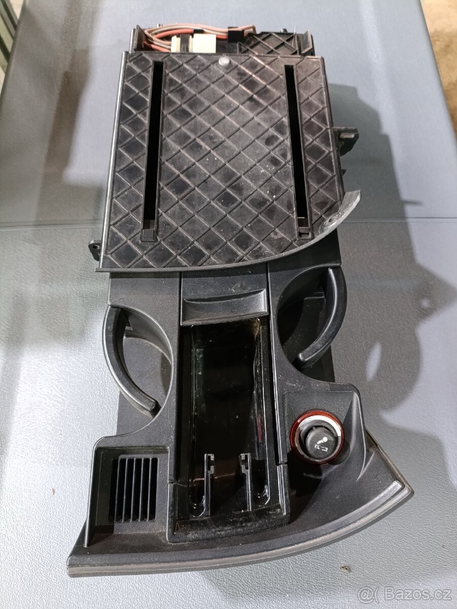 VW T5 držák nápojů