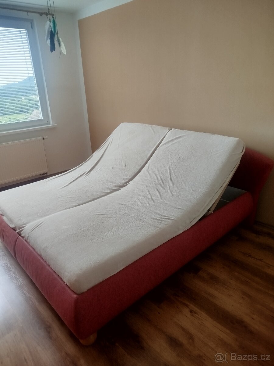 Manželská postel