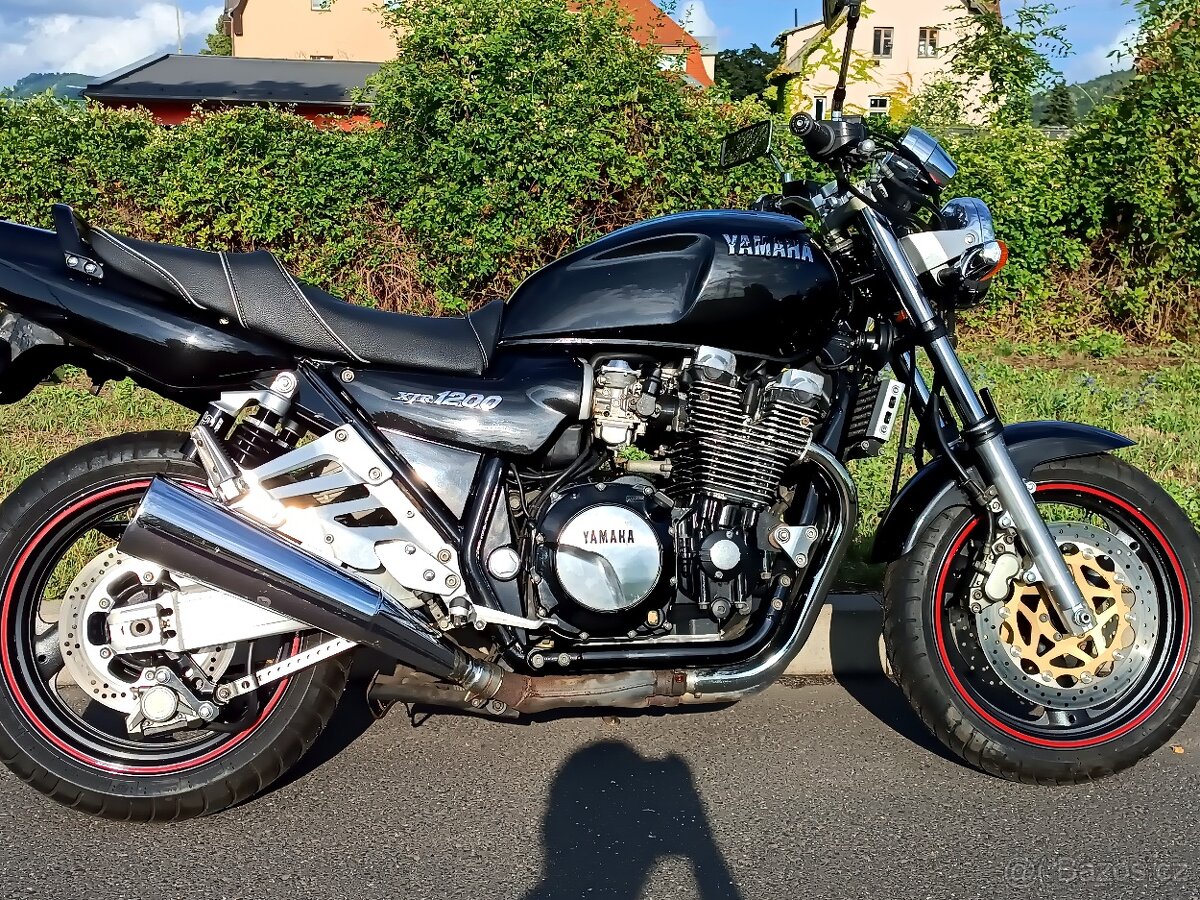 Hezká klasická Yamaha XJR 1200 v originálním stavu.