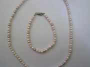 PERLOVÝ NÁHRDELNÍK A NÁRAMEK