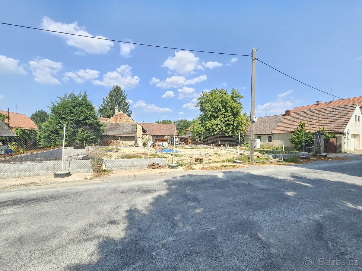 Prodej stavebního pozemku 5 474 m², Slatina, ev.č. 20308