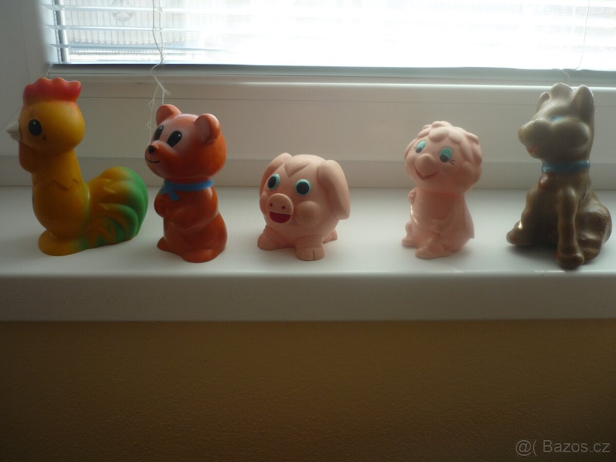 Staré hračky do sbírky.