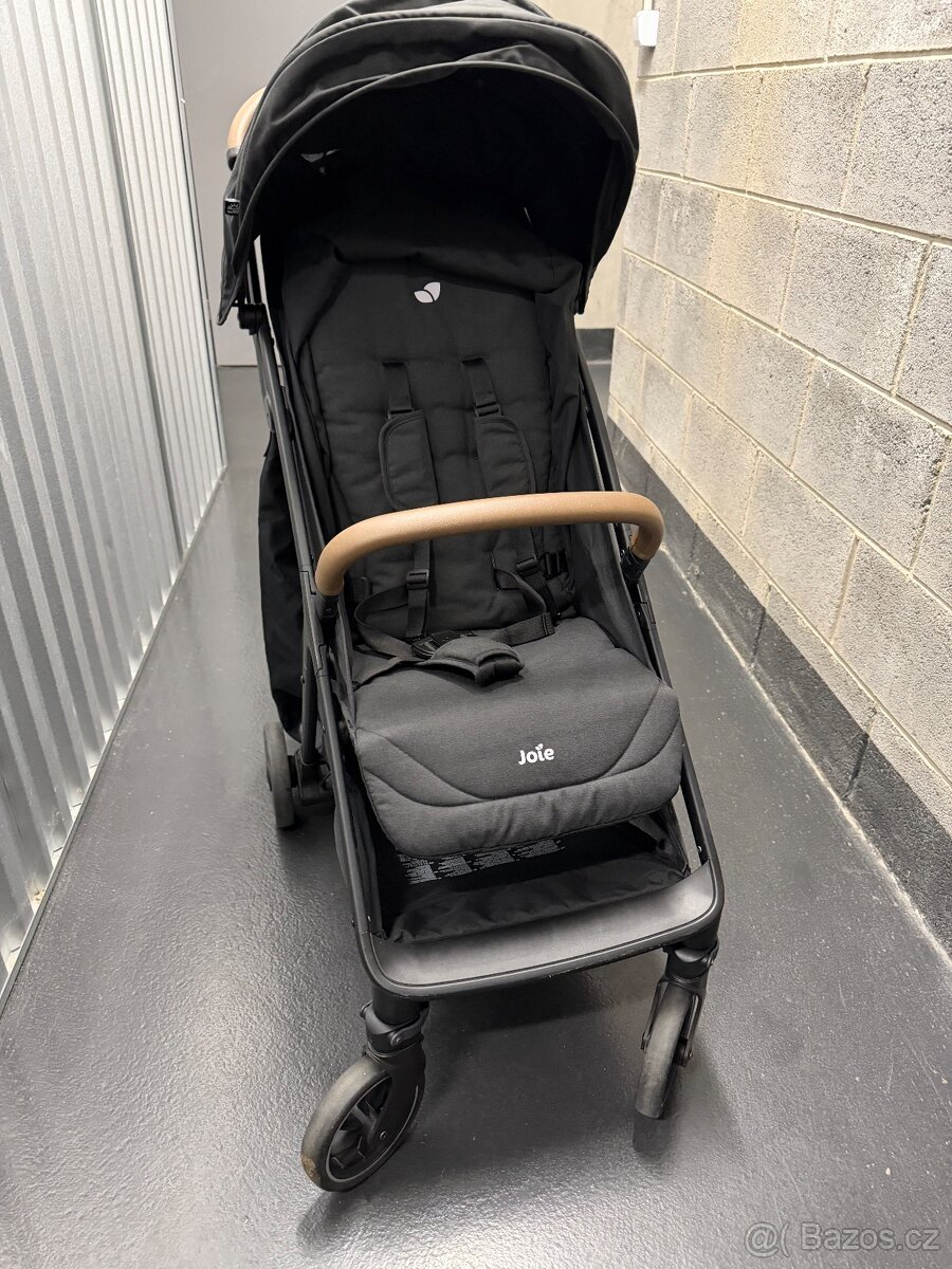 Kočárek Joie Pact Pro