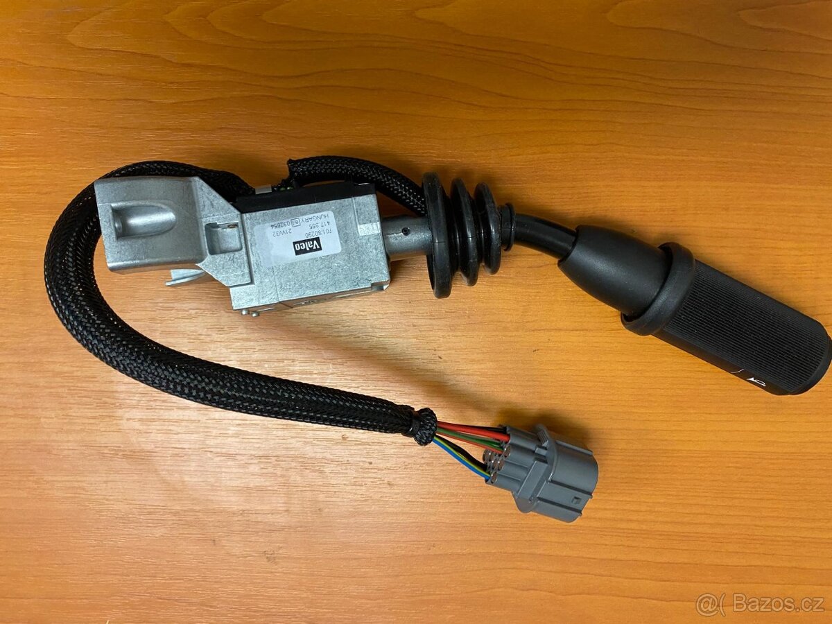 Páka ovládání směru jízdy JCB pod volant