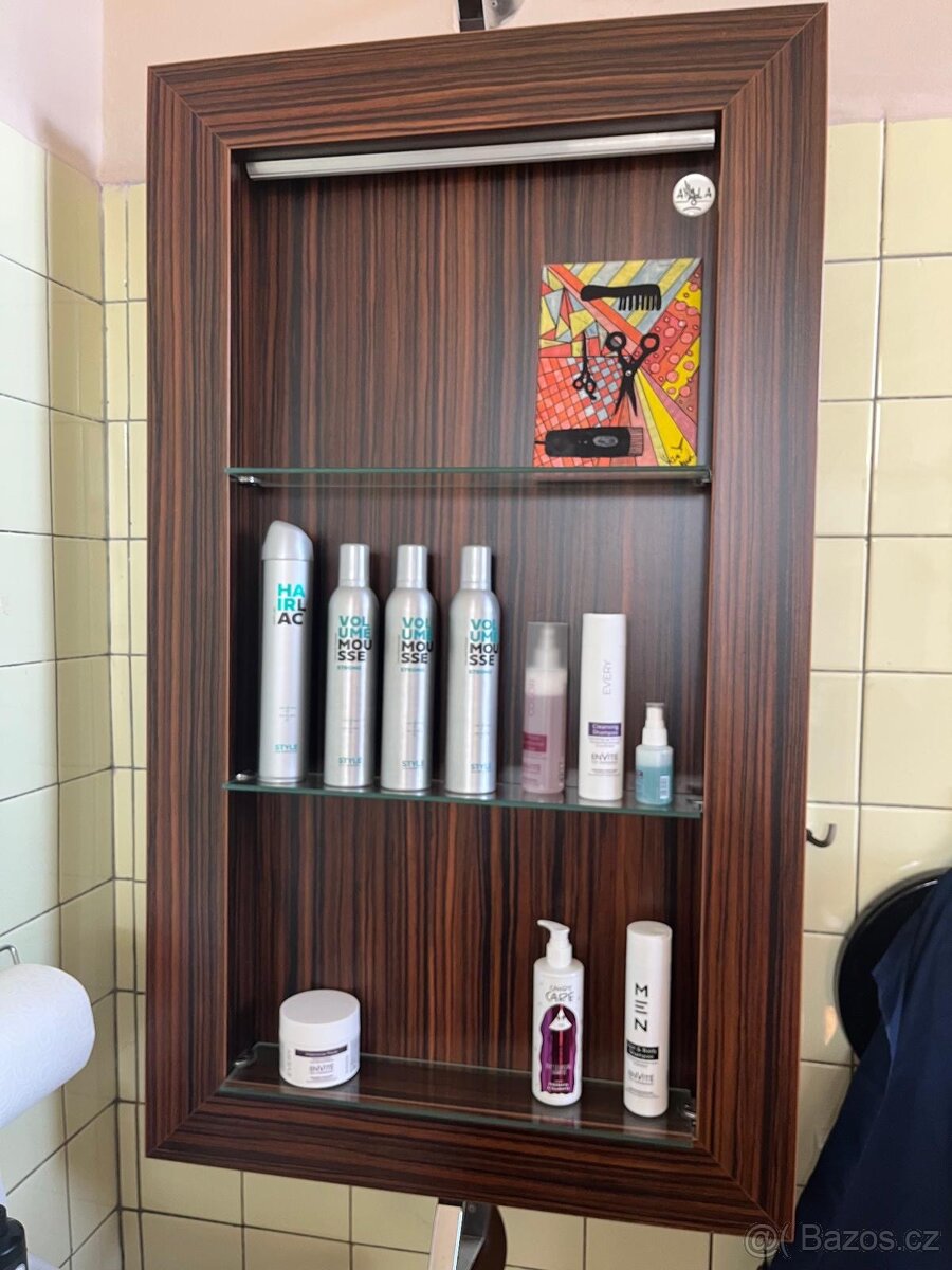 Vitrína, skříňka