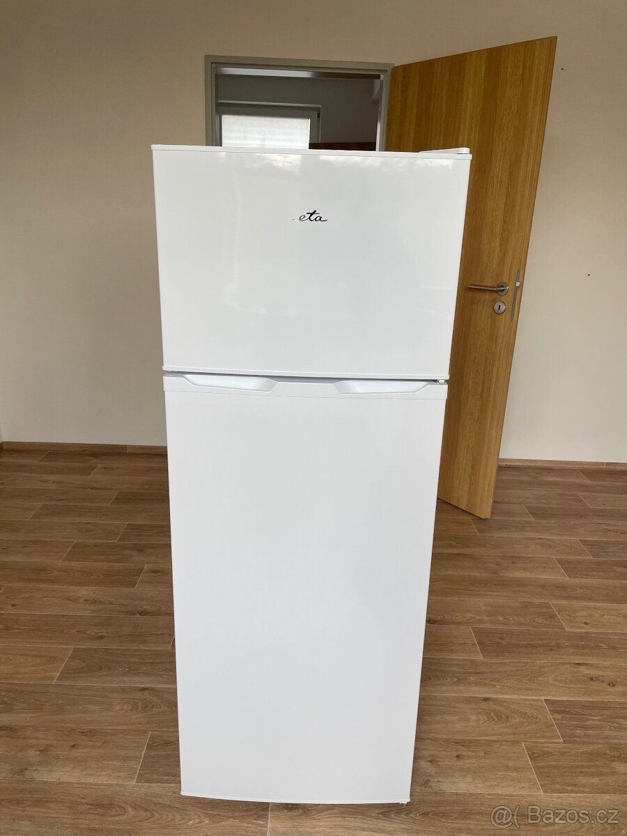 Lednice ETA (rok stará V ZÁRUCE, bez poškození)