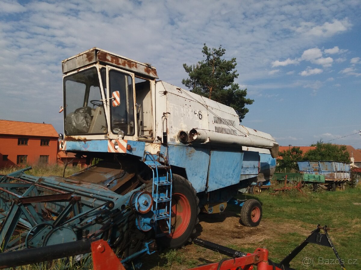 Kombajn e512 na díly