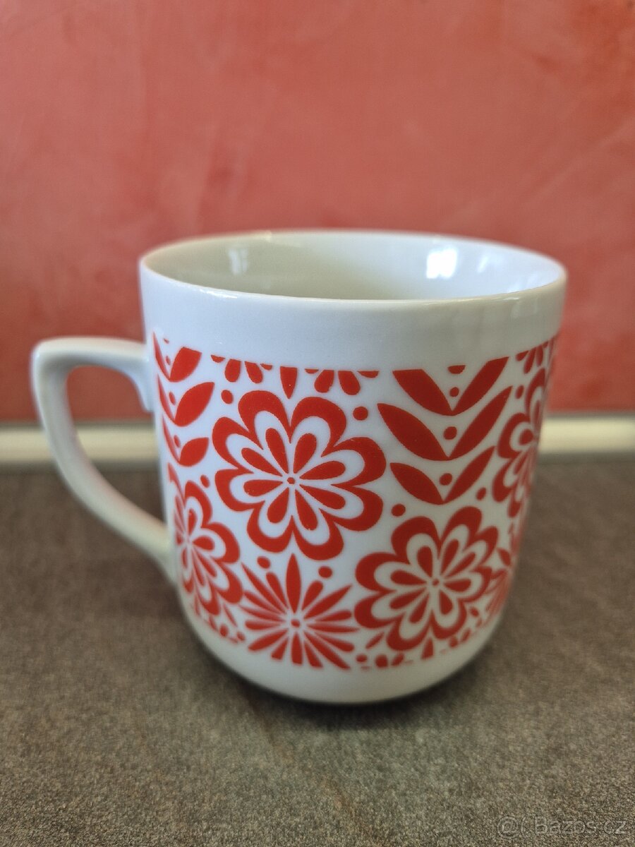 Retro hrnek s motivem květin typ B