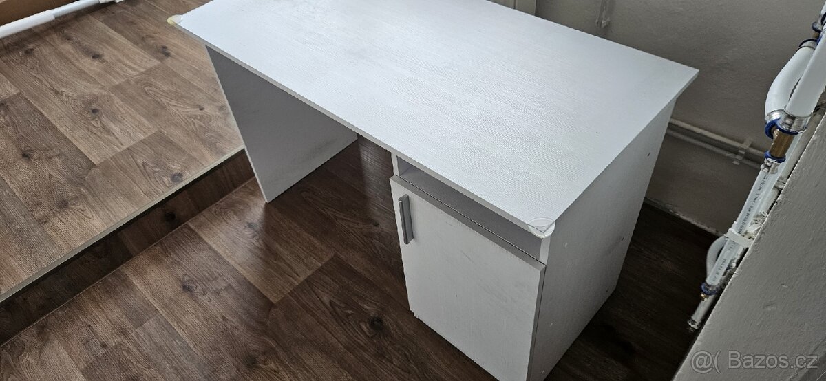 Kancelářský stůl