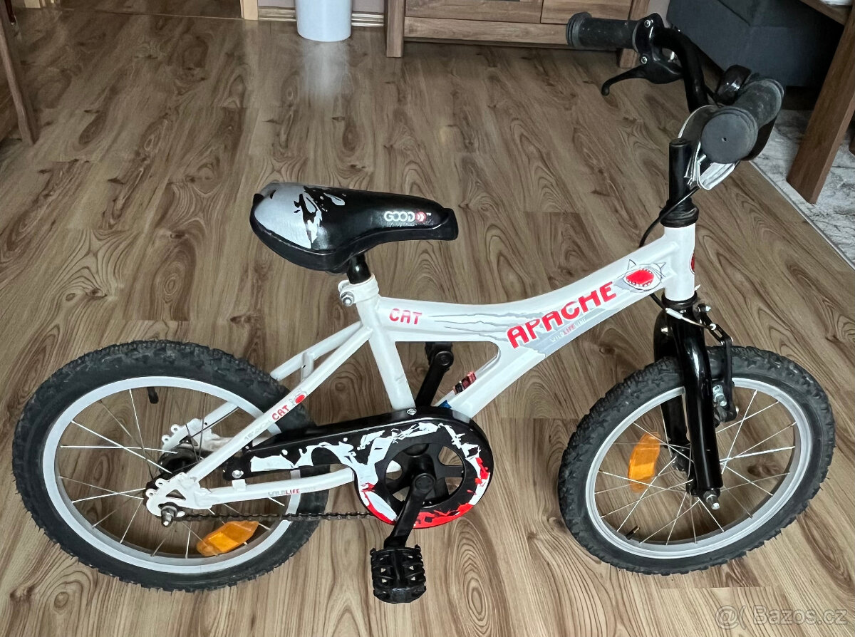 Dětské kolo , přídavná kolečka ke kolu a helma