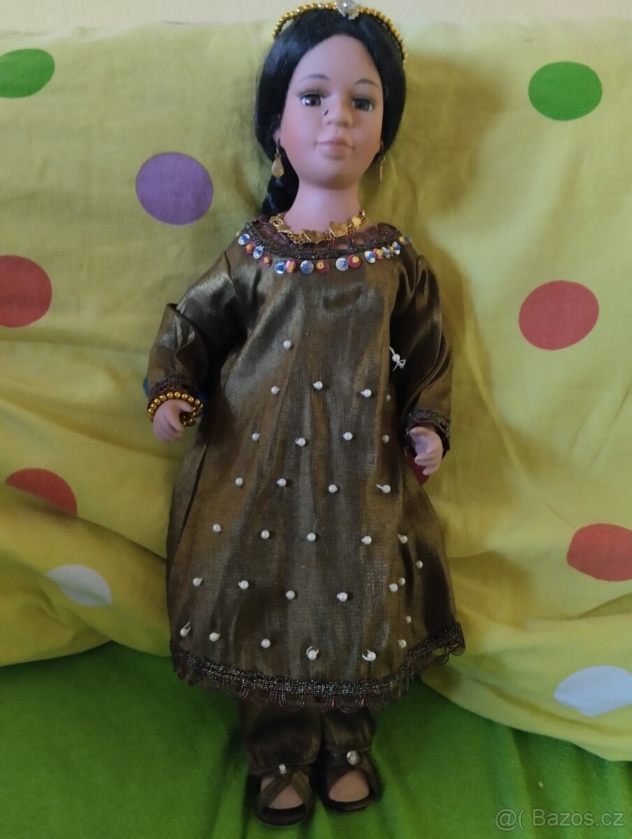 Porcelánová panenka Indka