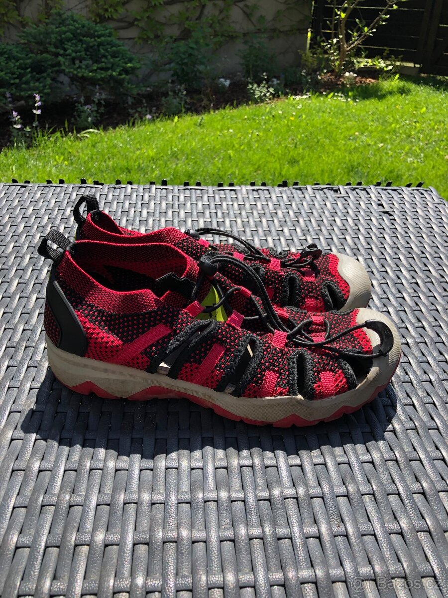 Trekingové sandály