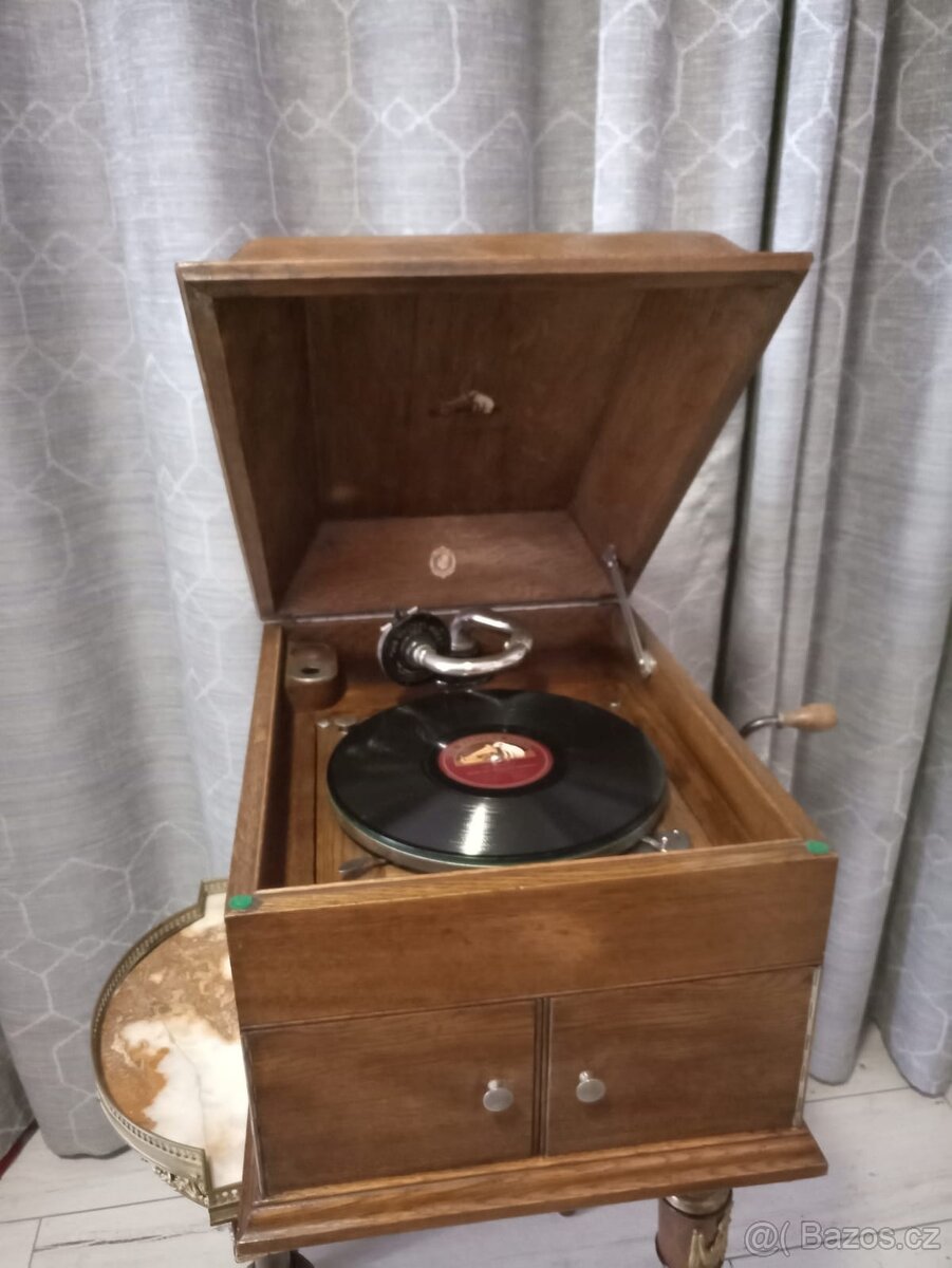 Salónní gramofon His Masters Voice