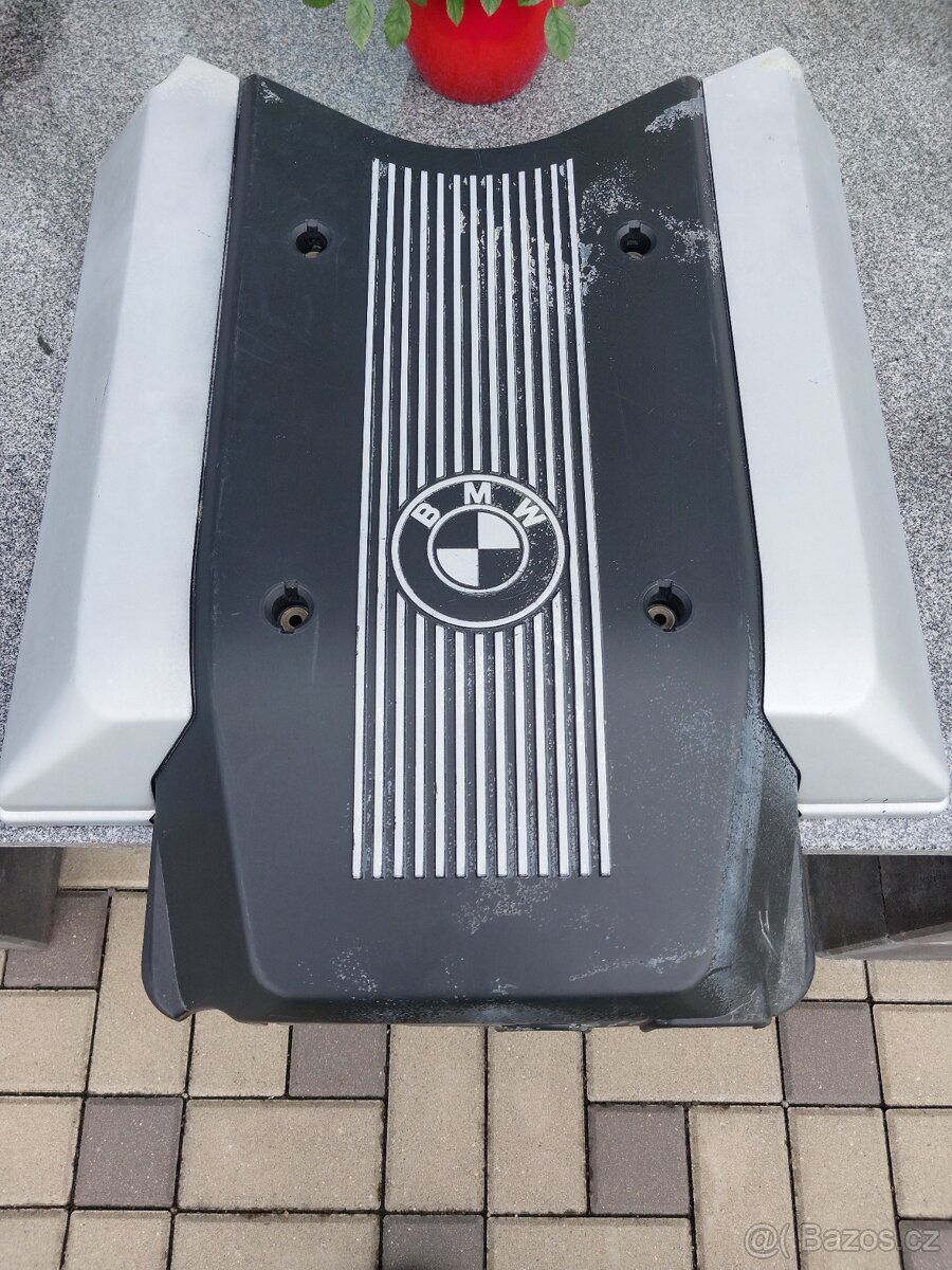 BMW kryty motoru V8