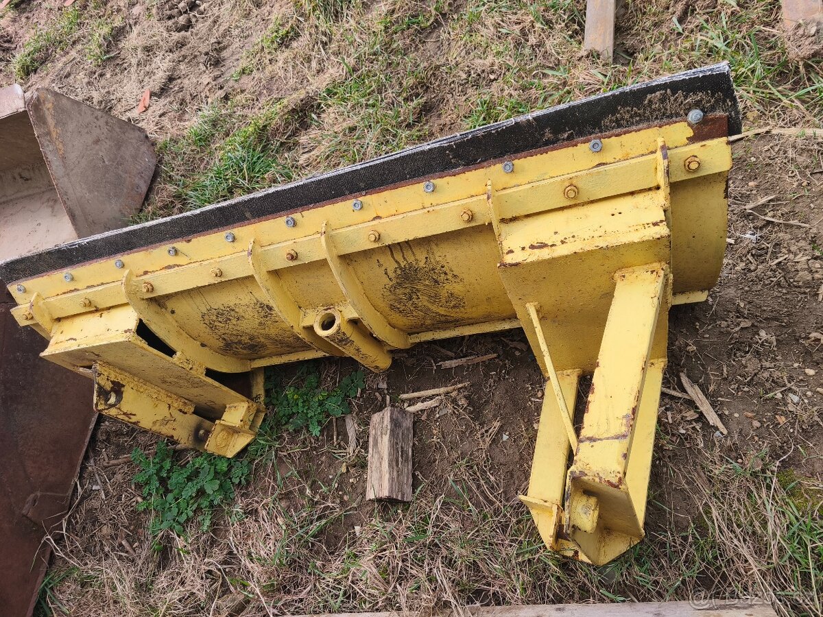 Pluh unc, locust, Novotný