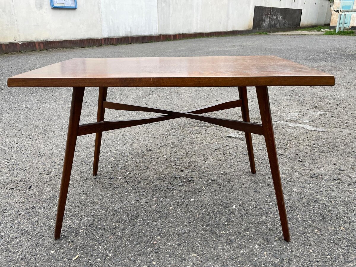 Konferenční stolek