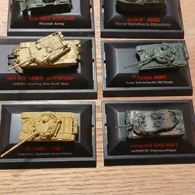 6 x model vojenské techniky.