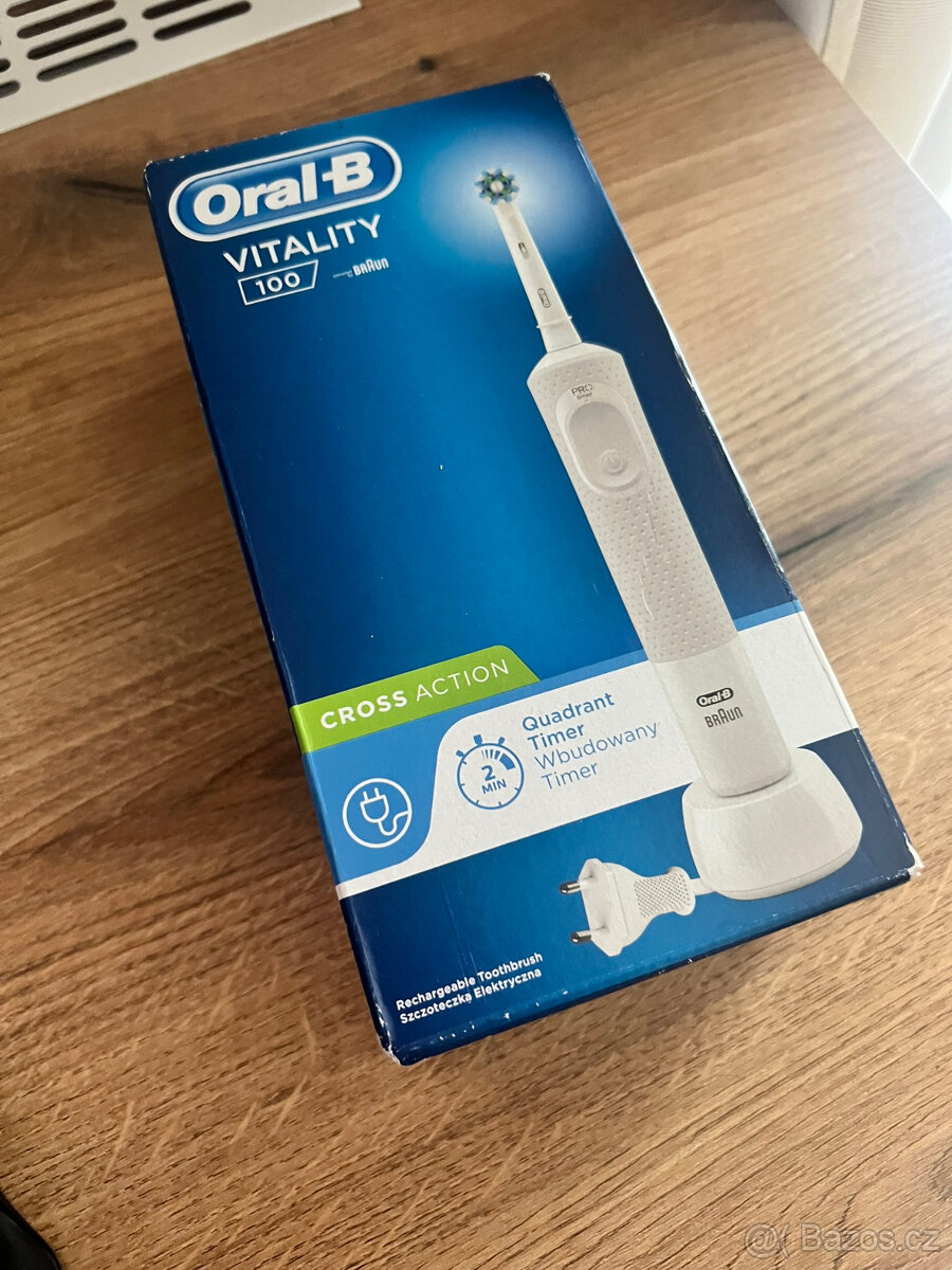 Nový elektrický zubní kartáček Oral-B Vitality 100